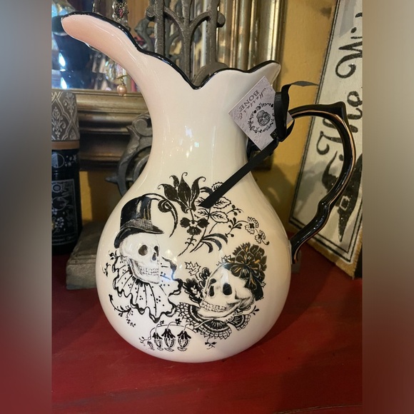 Potter’s Studio Other - POTTER’S STUDIO NWT Mortar & Bone Halloween Skulls Double Sided Pitcher 🖤💀🖤